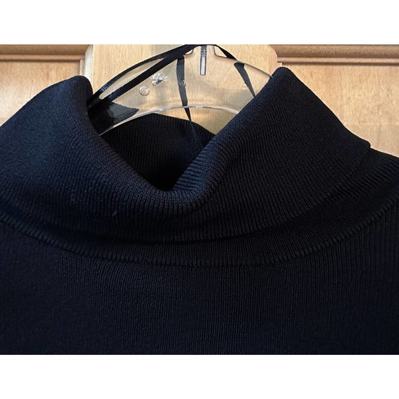 V281, NWOT, White Birch Women’s Black Turtleneck Sweater Size Medium w/Peephole - Picture 8 of 11